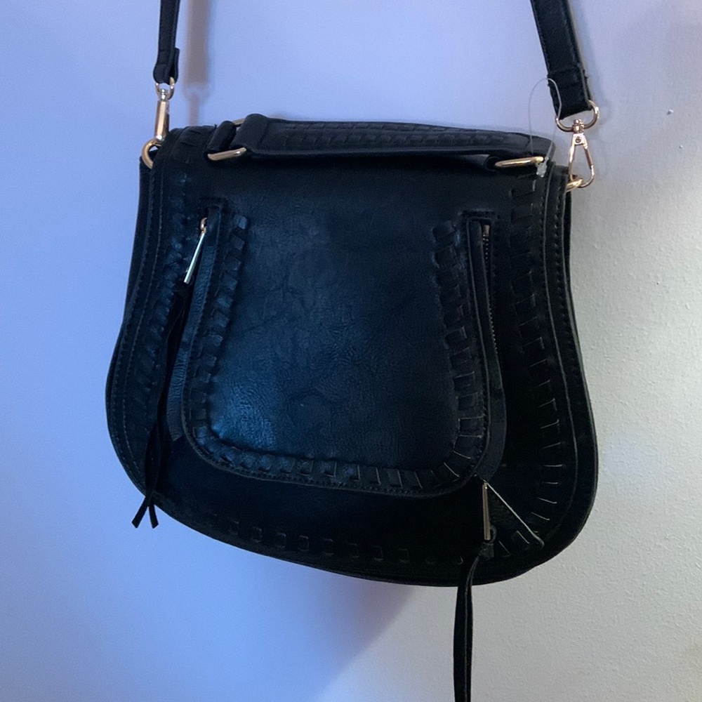 Urban Expressions black shoulder/cross bag purse.